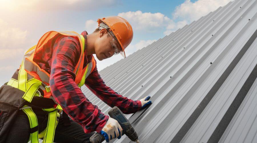 Professional gutter cleaning in Colton, OR